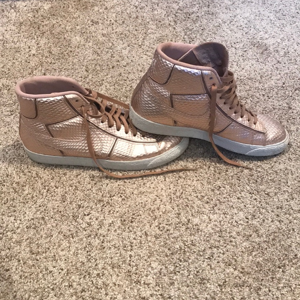 Nike women’s mid blazer vintage shoe